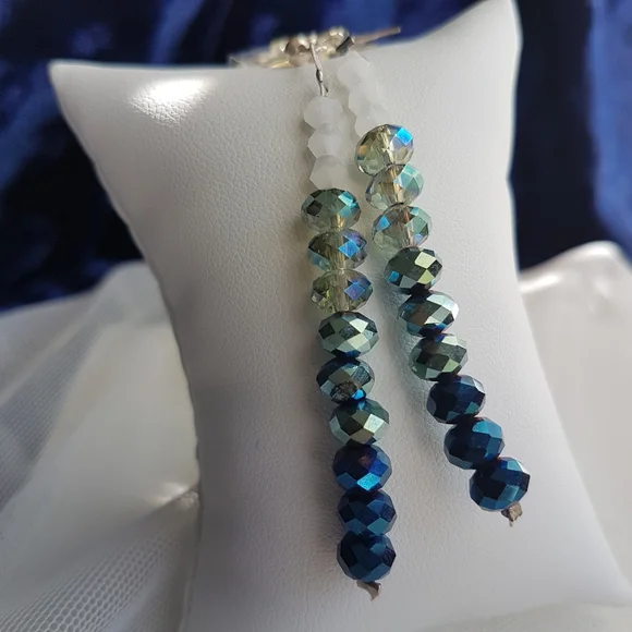 Swarovski Elements Linear Ombre Earrings Blue White Alabaster NEW - Picture 12 of 12